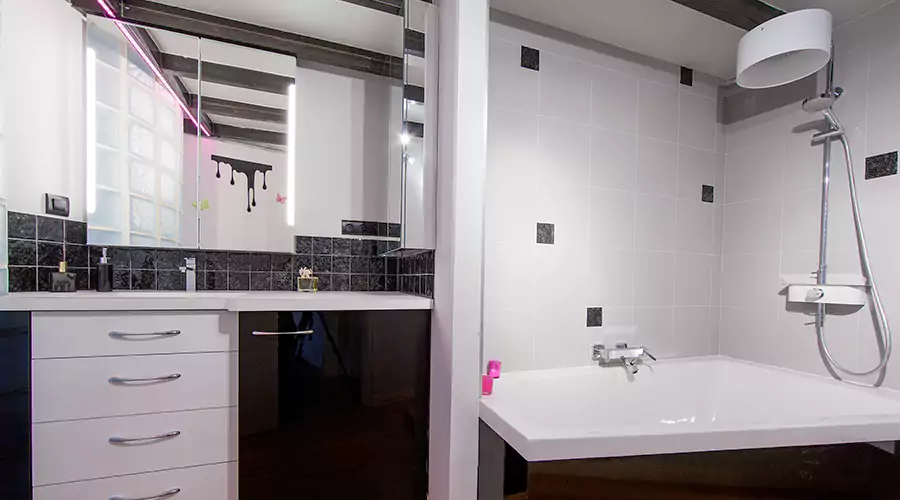 15 Small Bathroom Ideas to Maximize Your Space